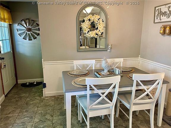 5th image of 207 Edgewood Cir