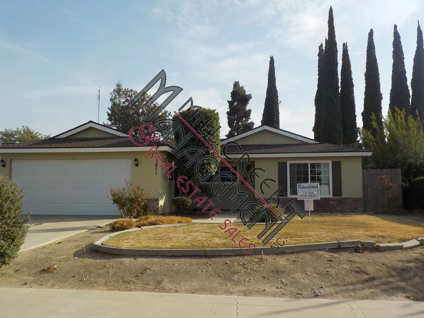 Beautifully Maintained Home with Pool SW Visalia off of Whitendale and County Center — Photo 1