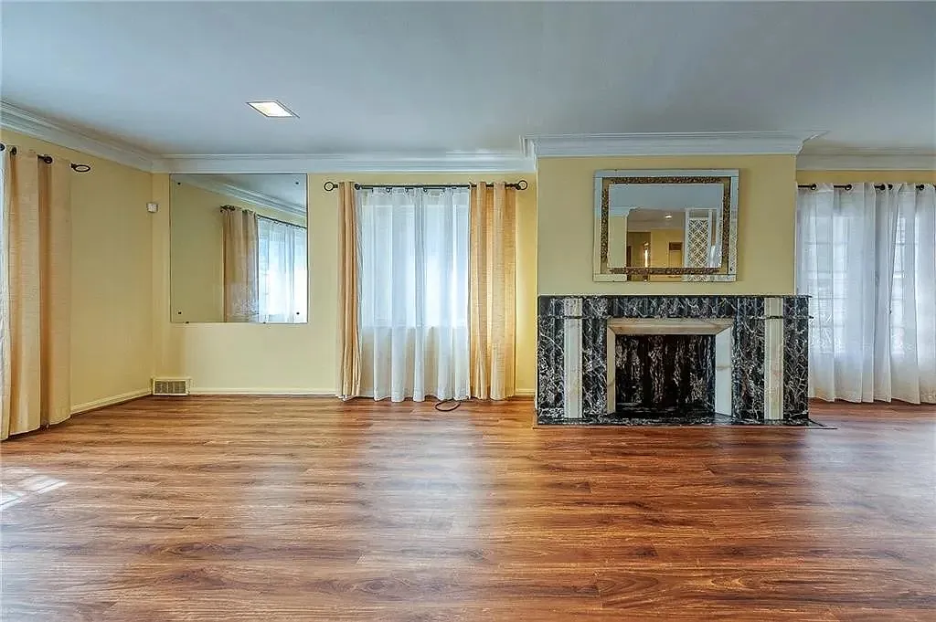 2 bed, 1.5 bath, 1370 sqft, $2,150 — Photo 4