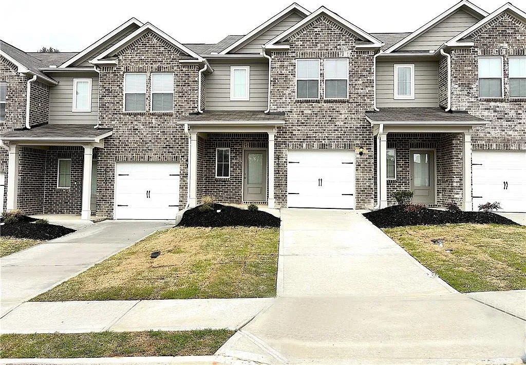 3 bed, 2.5 bath, 1740 sqft, $2,000 — Photo 2