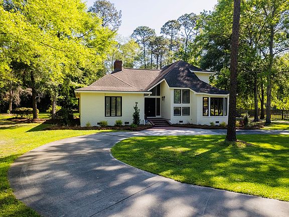 3rd image of 4712 Summerfield Dr