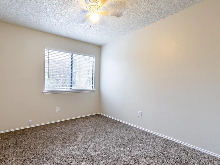 2239 Turf Club Dr — Photo 15