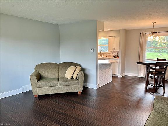 4th image of 1380 Waldo Way