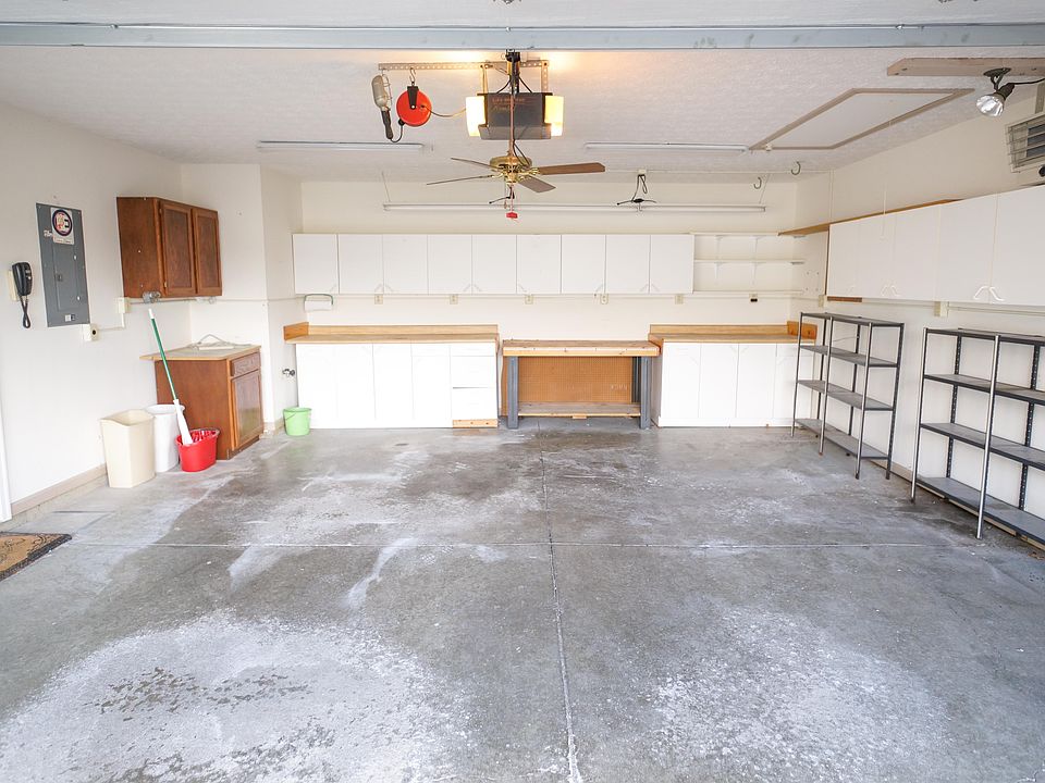 Garage workshop/storage