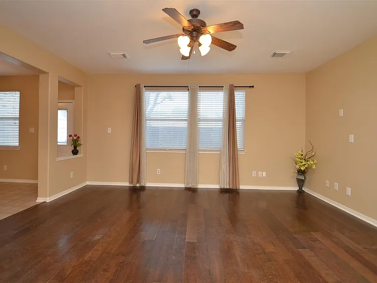 2911 Meadowglen Cv — Photo 22
