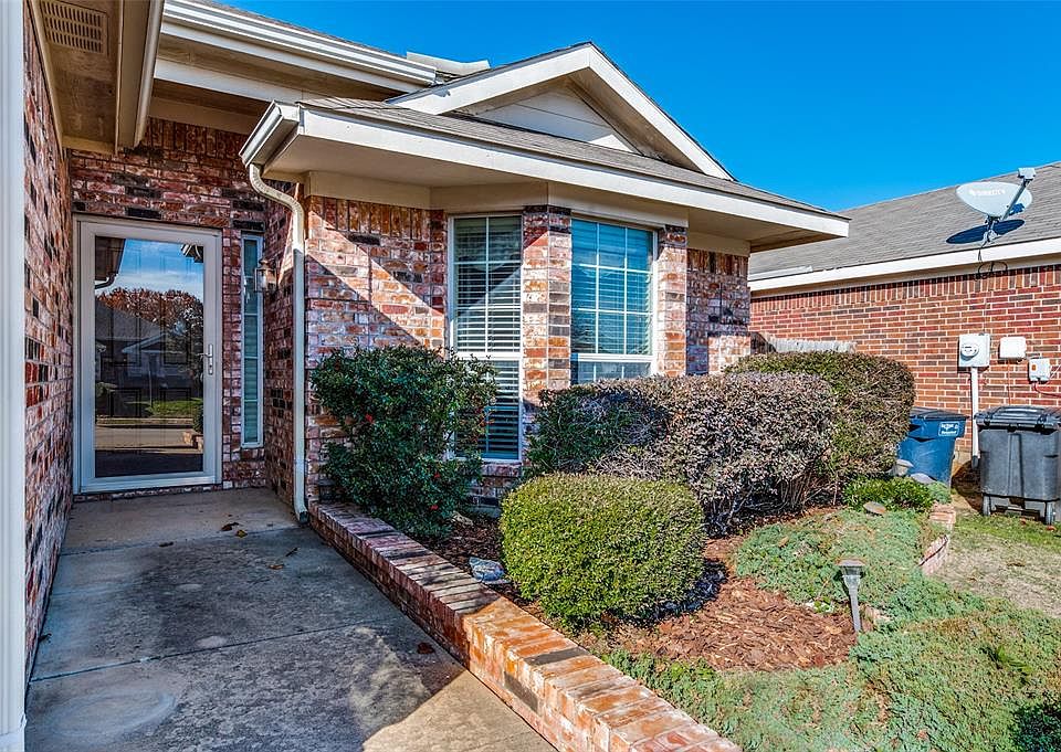 1st image of 5016 Valley Village Dr