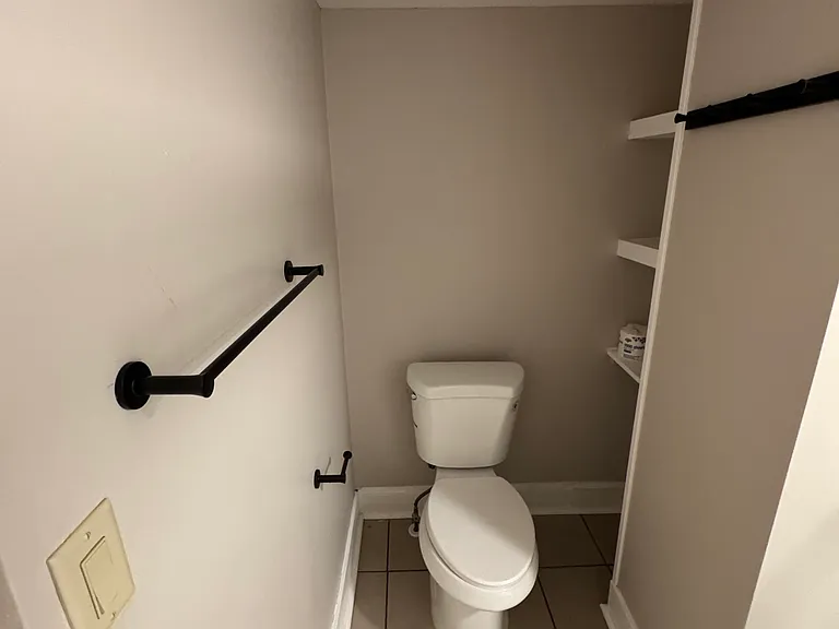 9 Washington Pl #BASEMENT — Photo 17