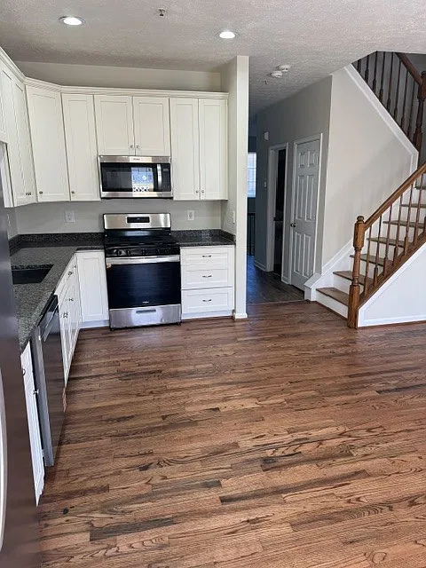 842 Lowe Rd — Photo 4