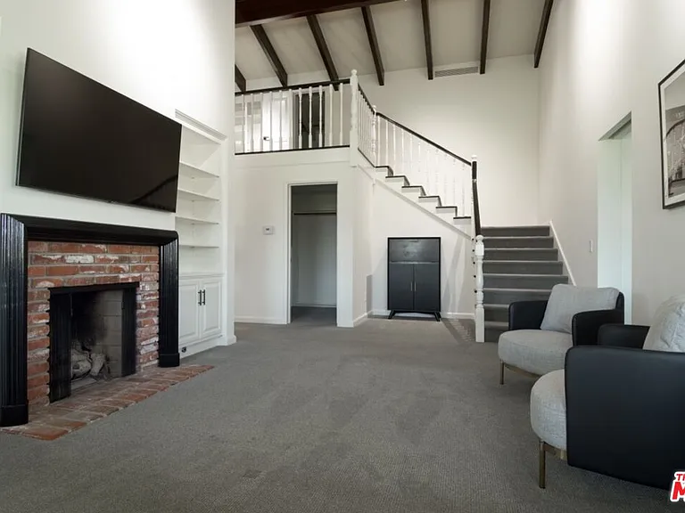 1121 N Beverly Dr — Photo 11