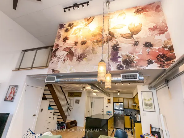 1100 Lansdowne Ave, Toronto, ON M6H 4K1