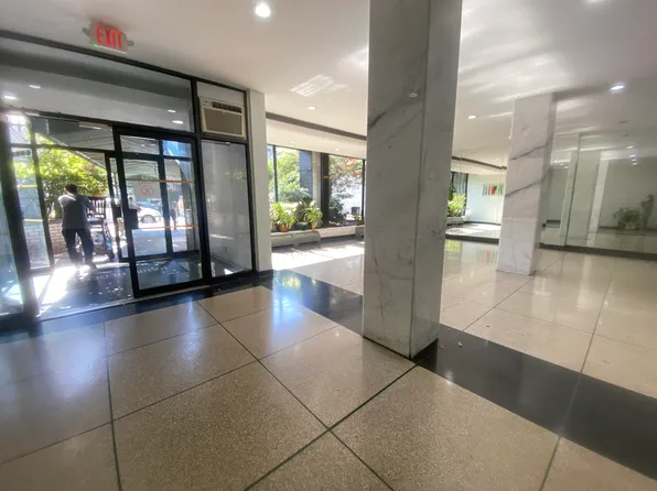 41-25 Kissena Boulevard image 5 of 29