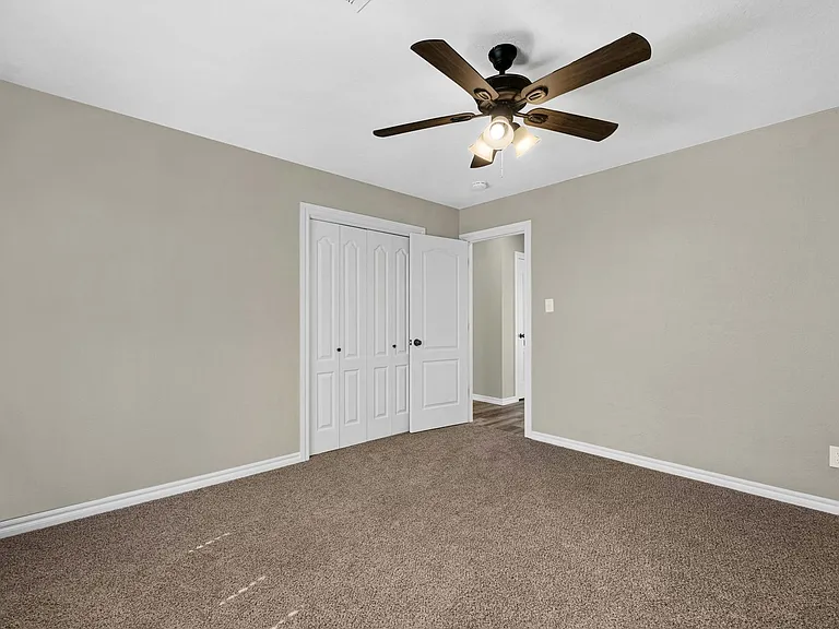 6943 NW Eisenhower Dr — Photo 28