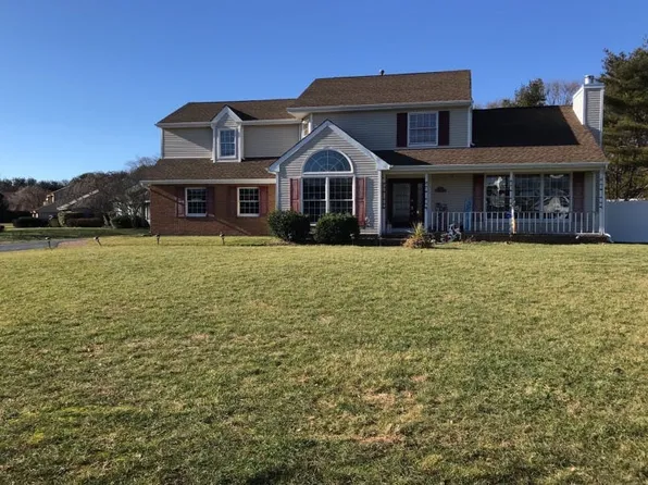 2 Miller Farms Dr, Miller Place, NY 11764