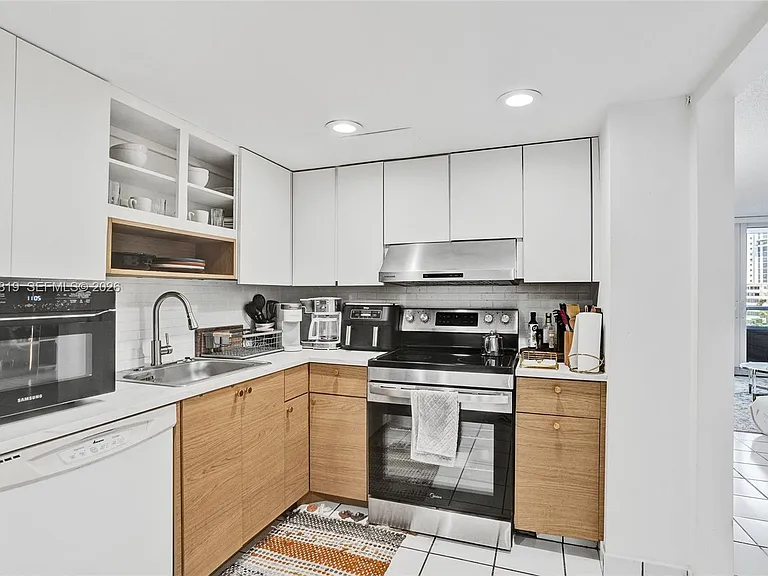 100 Bayview Dr #401 — Photo 5