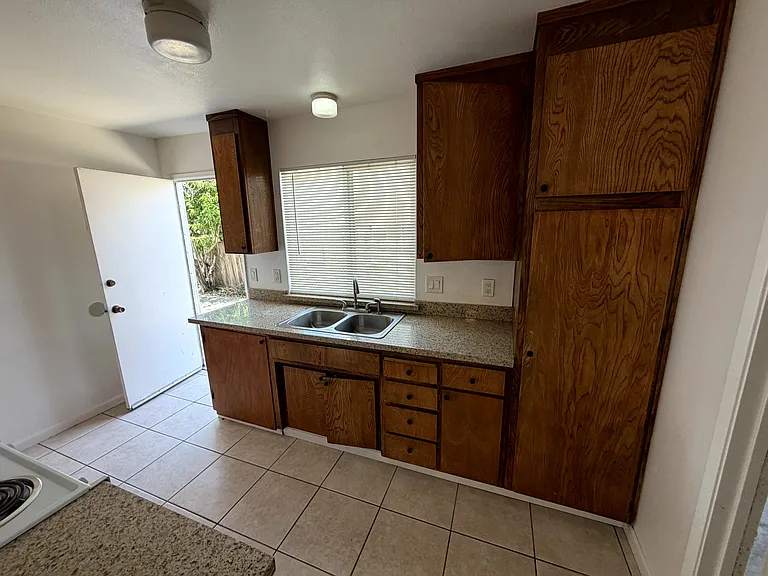 951 Sloat Dr — Photo 5