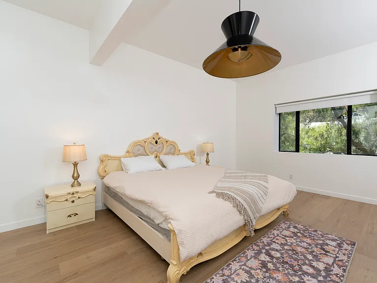 2450 Coldwater Canyon Dr — Photo 30