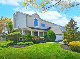 1 Dylan Pl, Melville, NY 11747