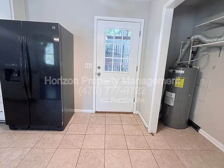 1670 Lakeside Trl — Photo 7