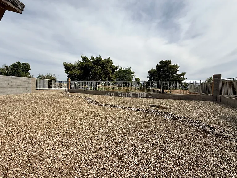 11913 W Jackson St — Photo 29
