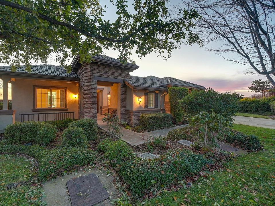 1st image of 106 Novarra Ct