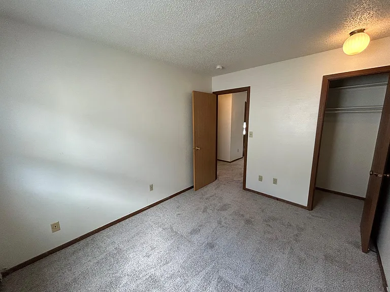 430 S Van Buren St — Photo 6