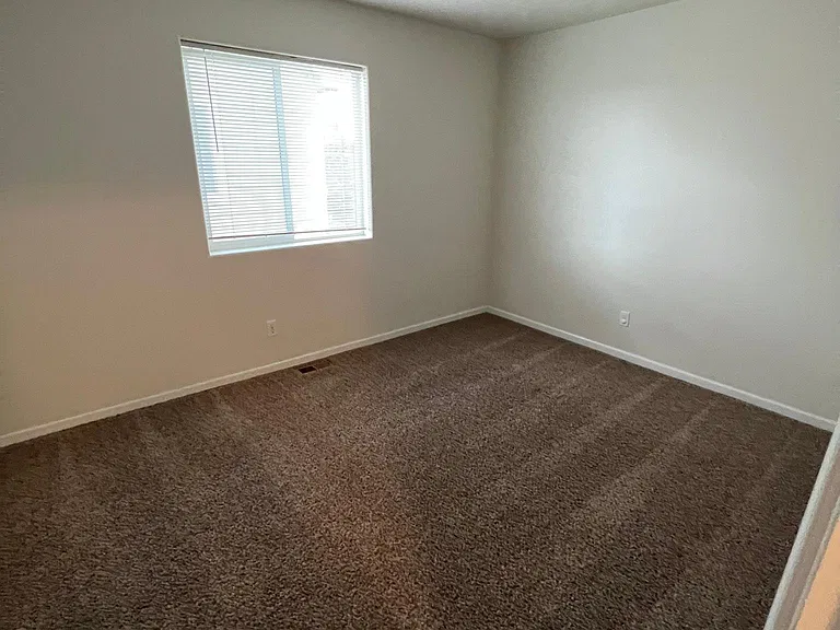 412 Cribbon Ave — Photo 4