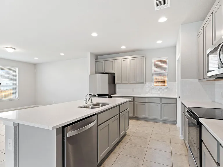 313 McLintock Rd — Photo 4