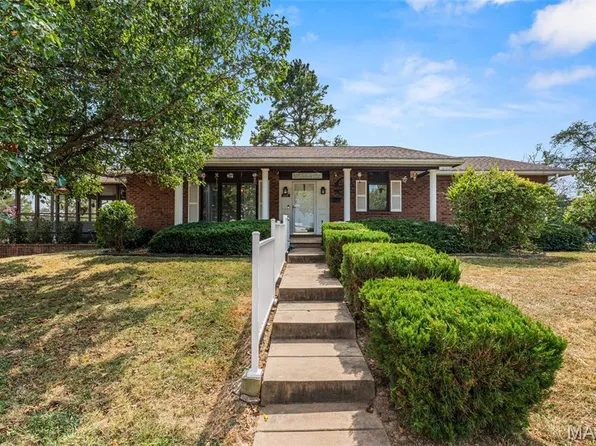 319 Jefferson St, De Soto, MO 63020
