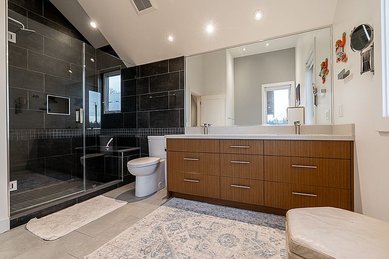 Vancouver House for rent - 5 Bedrooms — photo 23