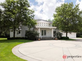 2095 Hidden Ridge Ln, Highland Park, IL 60035