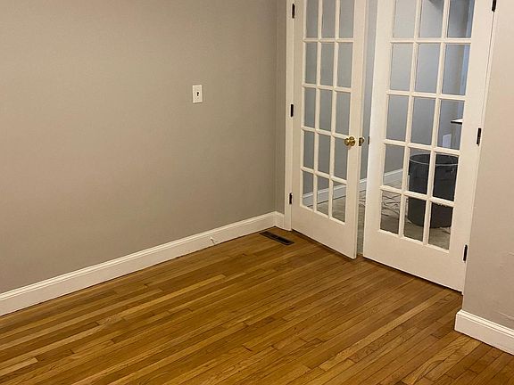4th image of 17 Mechanic St #2