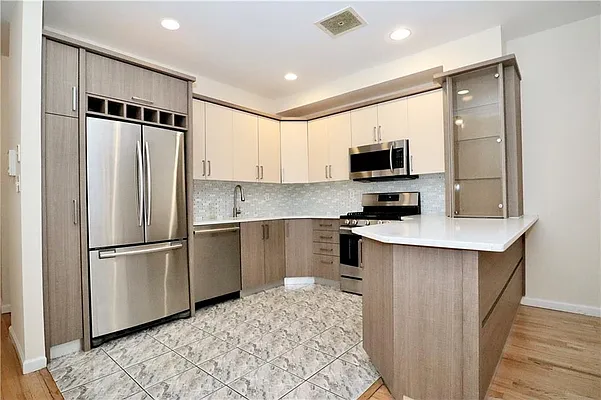 Sold by Remax Edge | media 4