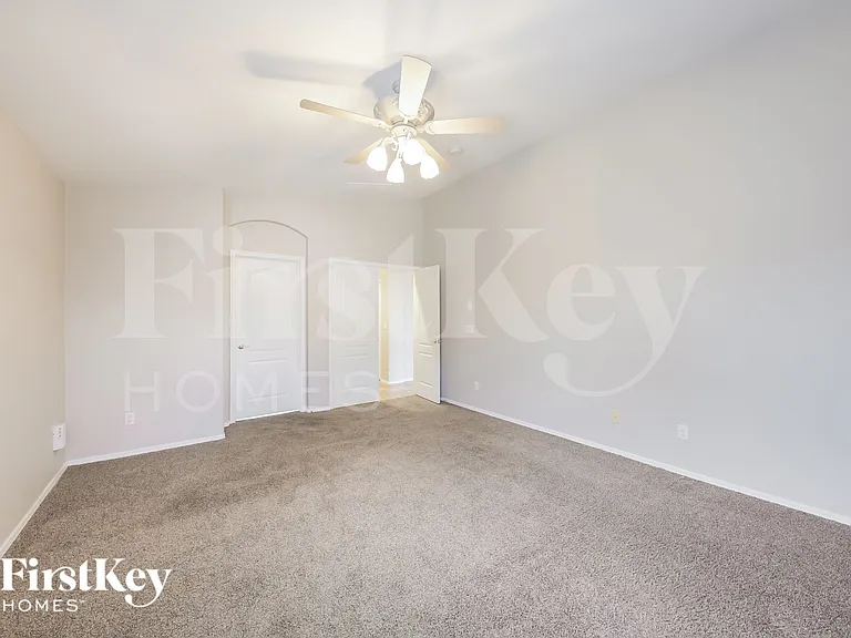 7834 W Robin Ln — Photo 10