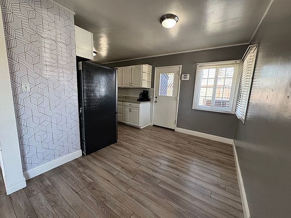 3rd image of 891 Warden Ave
