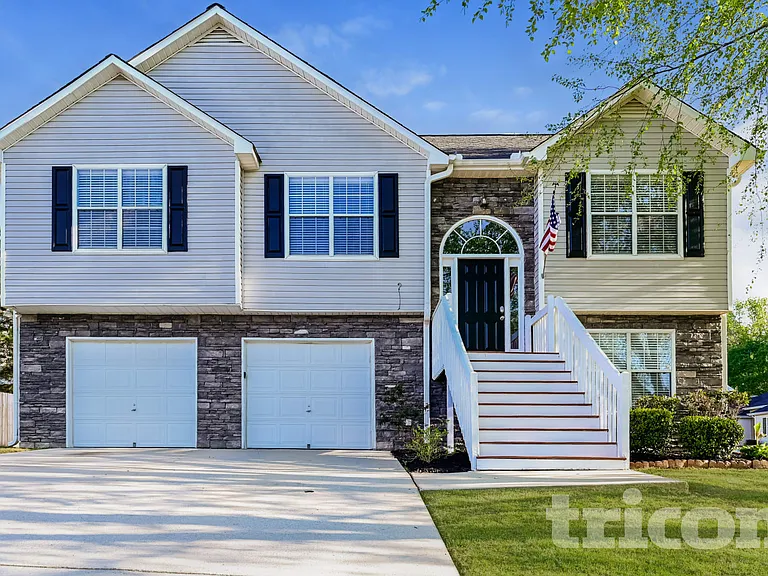 800 Lorraine Ln — Photo 1