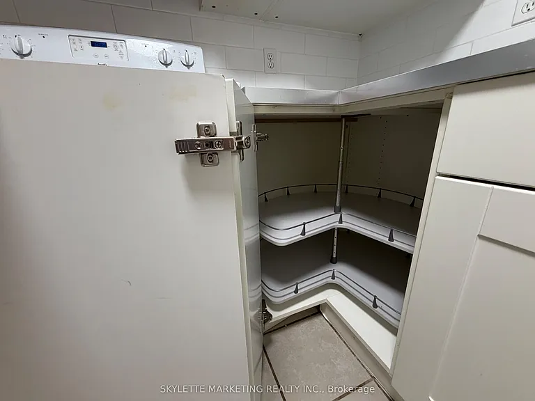 229 Zelda Cres #LOWER — Photo 11