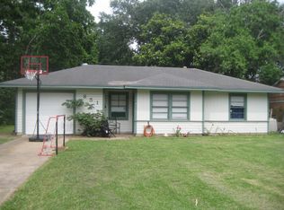 851 Magnolia St, Lake Jackson, TX 77566