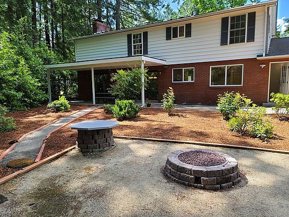 Gas fire pit and picnic area
