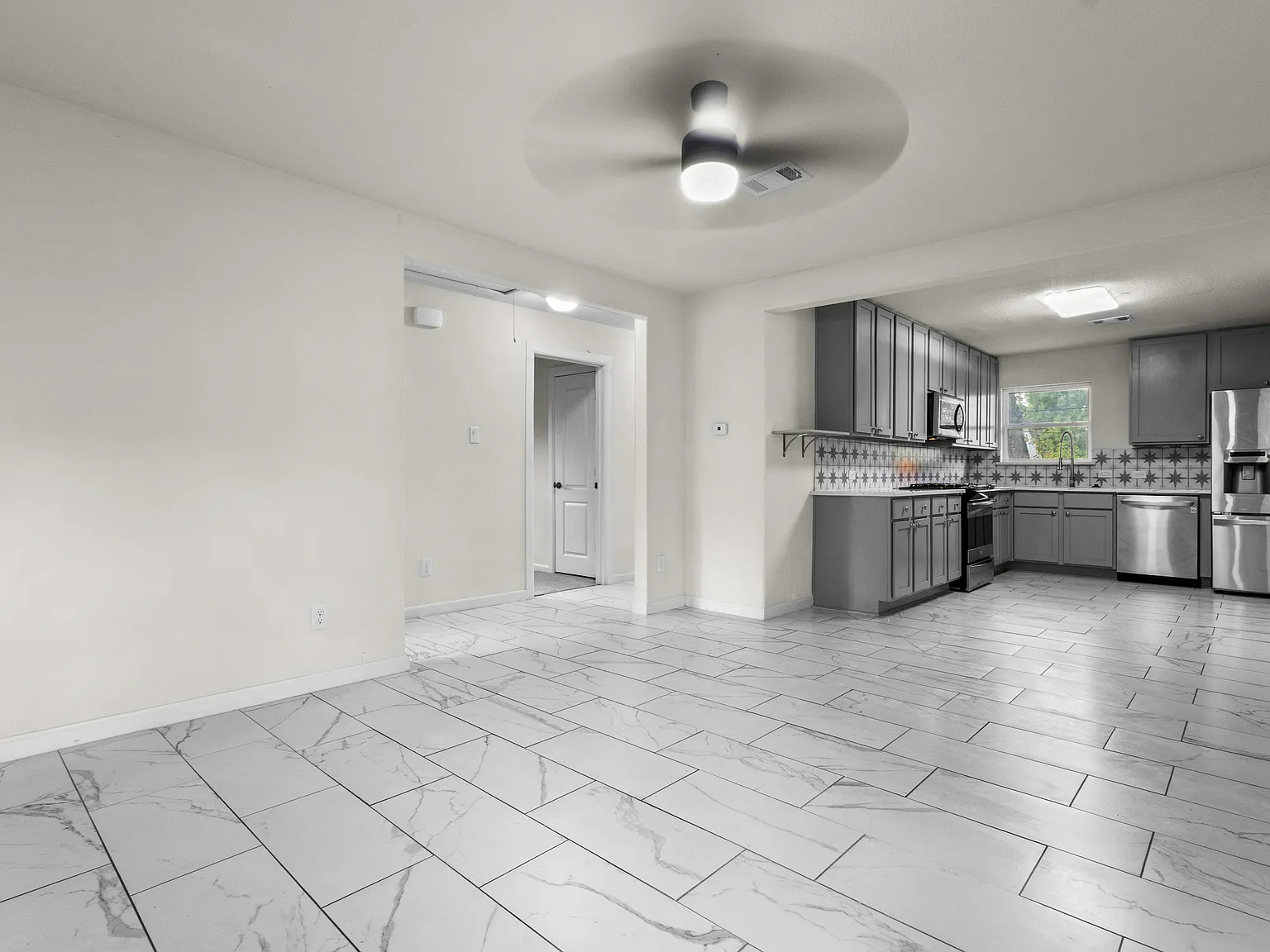 4 bed, 1212 sqft, $2,200 — Photo 3