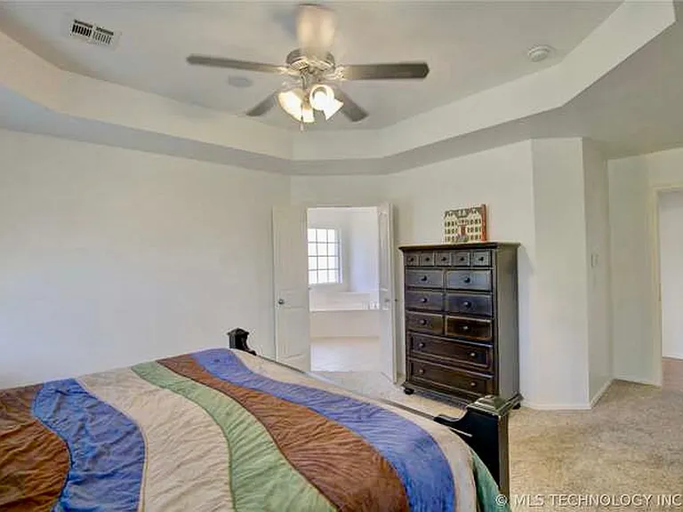 7324 E Knoxville St — Photo 9