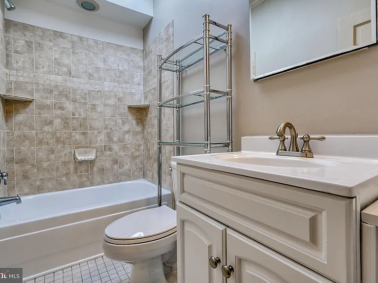 119 S Bouldin St — Photo 16