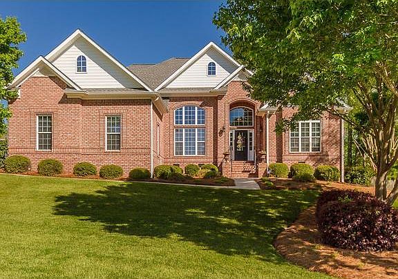 2nd image of 1457 Knob Hill Cir