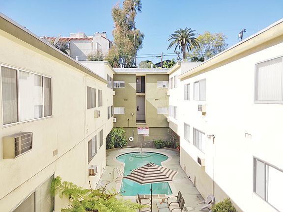 4th image of 1939 Argyle Ave APT 35