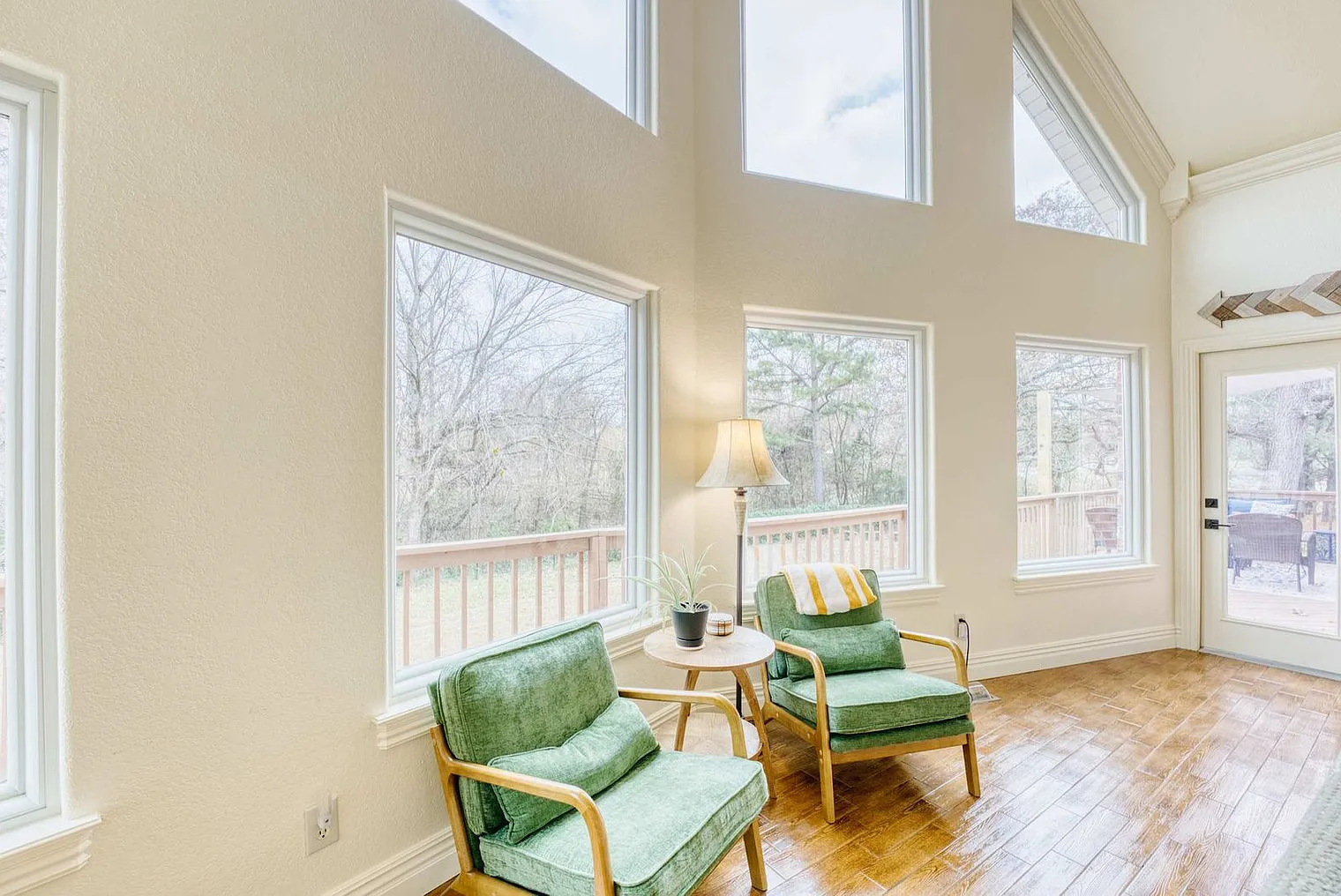 4 bed, 2.0 bath, 2174 sqft, $5,448 — Photo 4