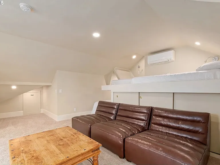 1545 Villard St — Photo 32