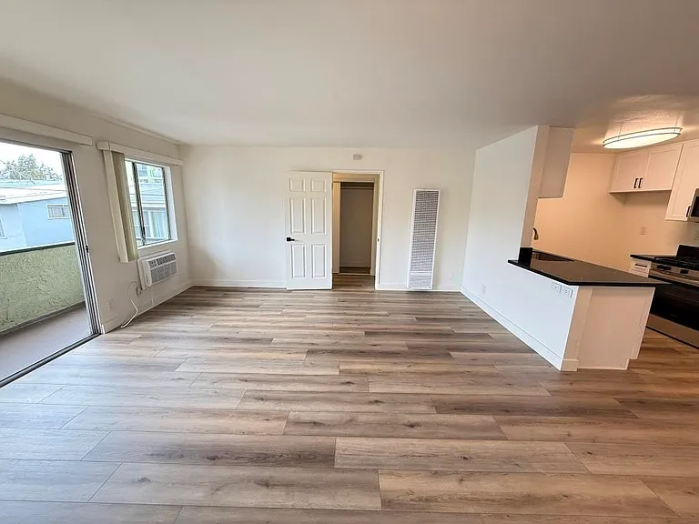 11033 Moorpark St #212 — Photo 11