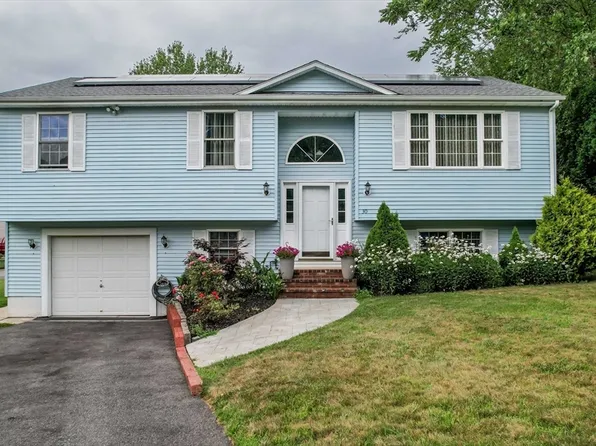 30 Schooner Dr, Dartmouth, MA 02748