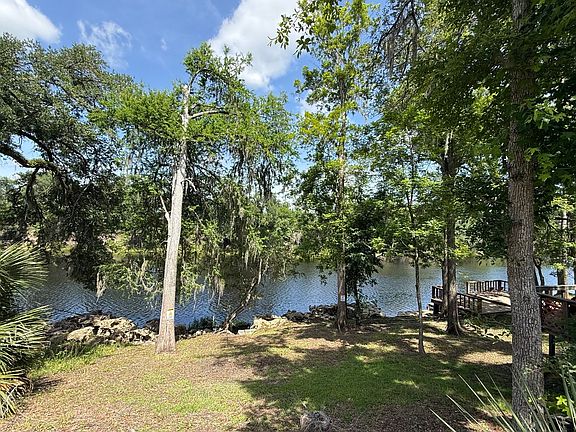 4th image of 187 NW River Bank Rd