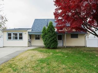 332 Crabtree Dr, Levittown, PA 19055