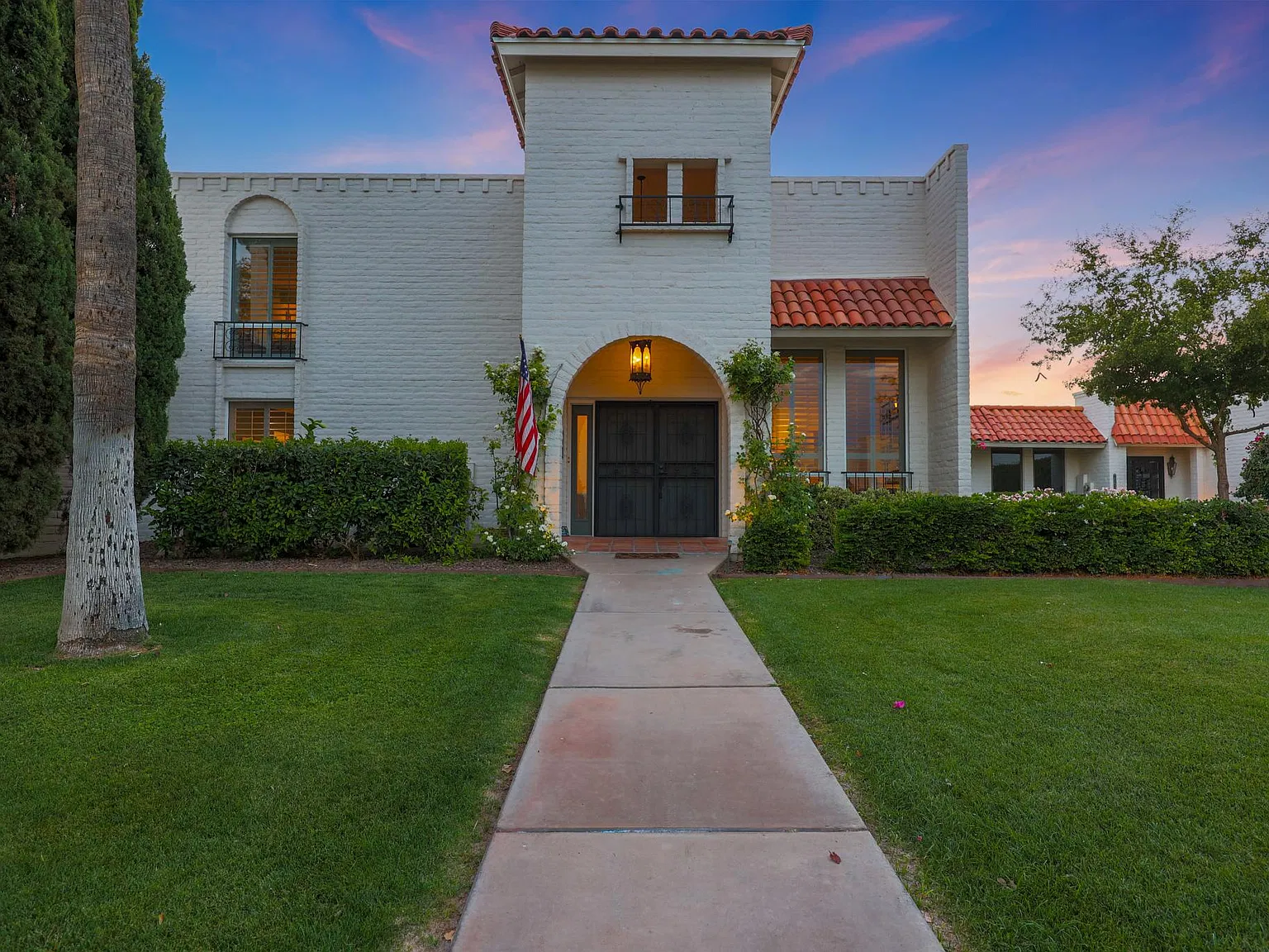 4 bed, 2.5 bath, 2582 sqft, $4,795 — Photo 1